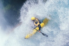 爱游戏体育-体育盛宴，远射贴柱、问鼎冠军、十场连胜—今日体坛三线闪耀